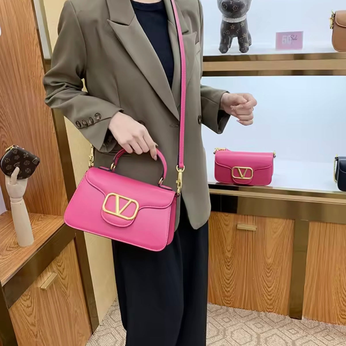 Bolso Cuadrado Elegante – Detalle Dorado