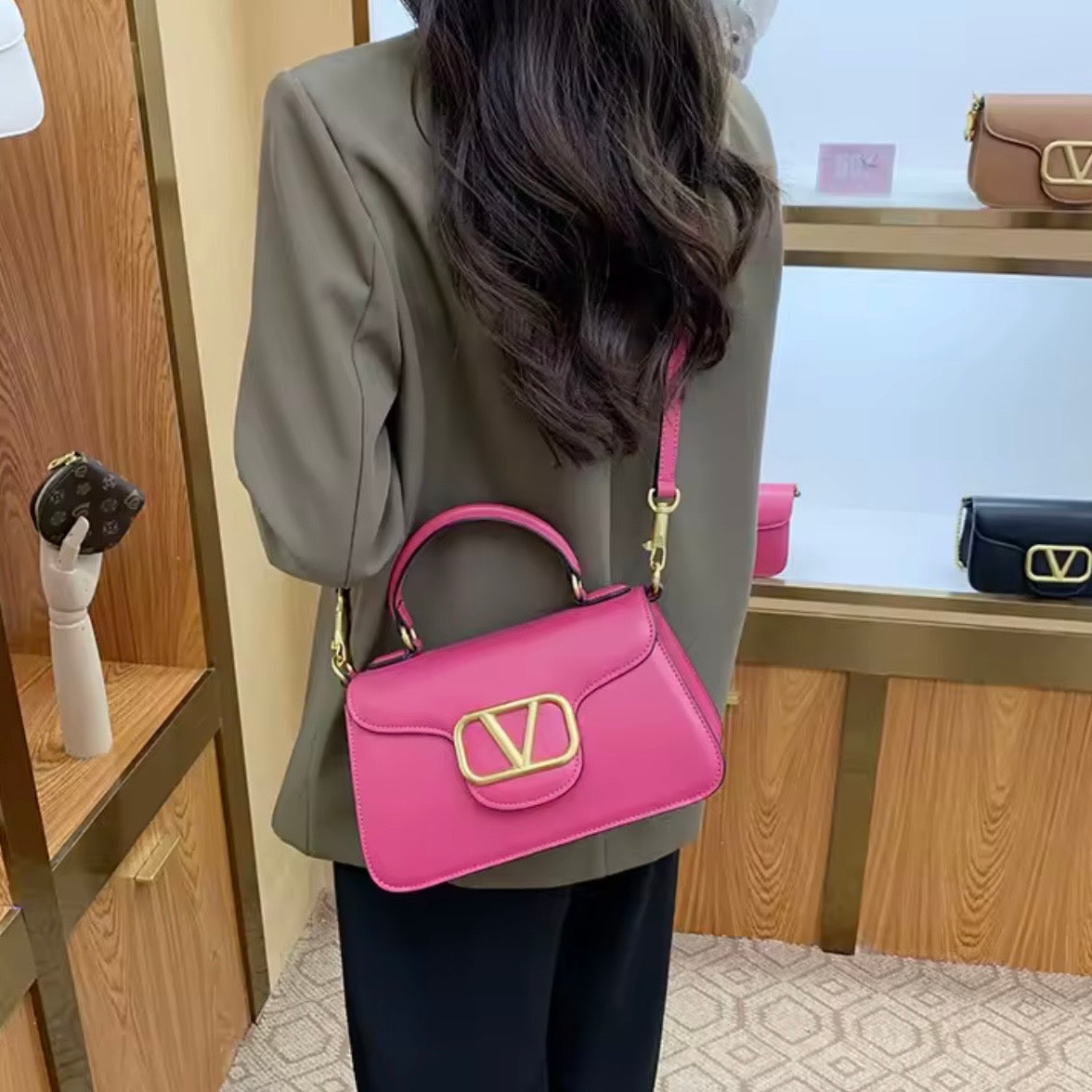 Bolso Cuadrado Elegante – Detalle Dorado