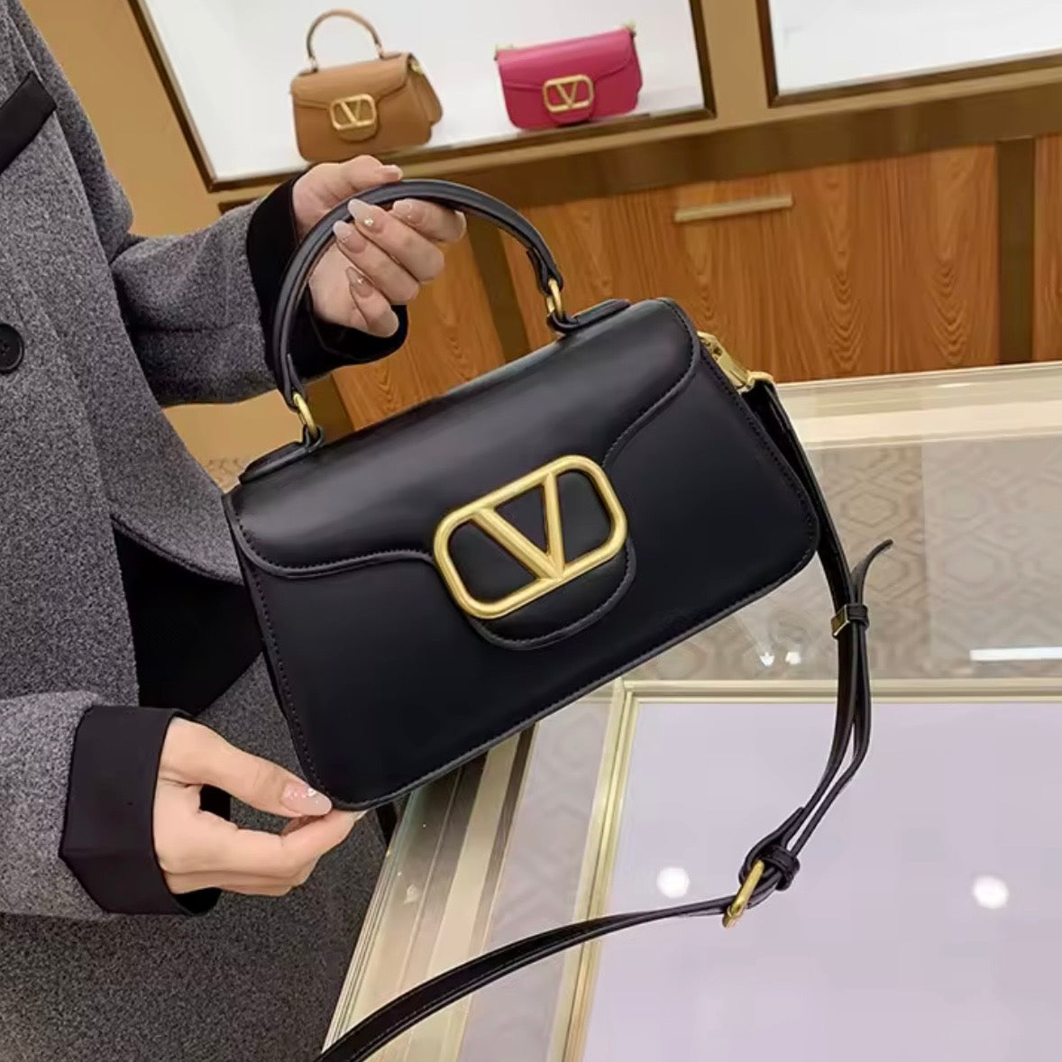 Bolso Cuadrado Elegante – Detalle Dorado