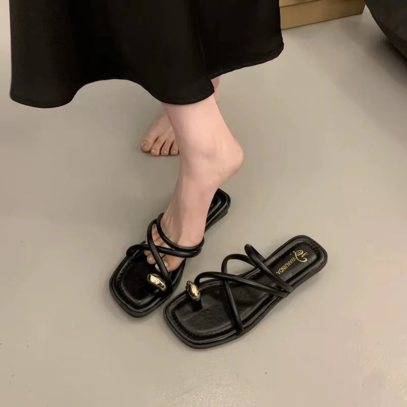 Sandalias Planas con Aro Dorado para Mujer