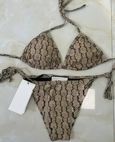 Bikini triangular texturizado: elegancia y confianza bajo el sol